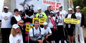 Die Pikkewynstappers neem afskeid van hulle mede-Gansbaaistappers - nou wag die lang pad tot by Boulders Beach, Simonstad